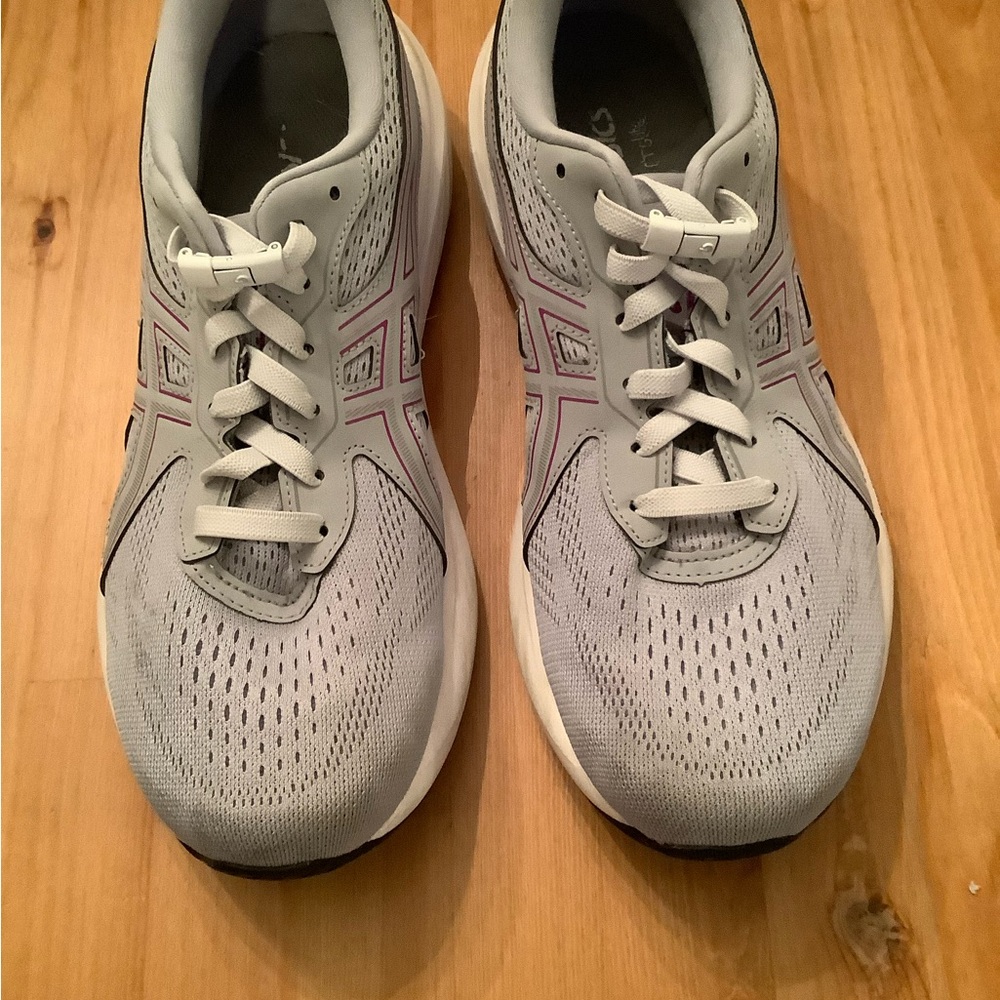 ASICS women’s size 11